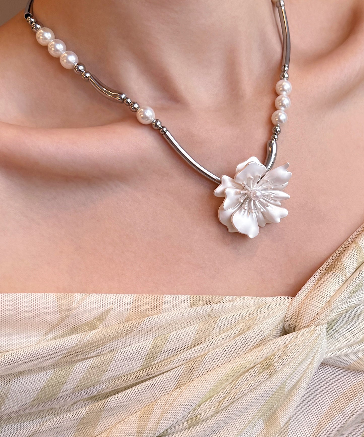 Floral White Pearl Alloy Pendant Necklace