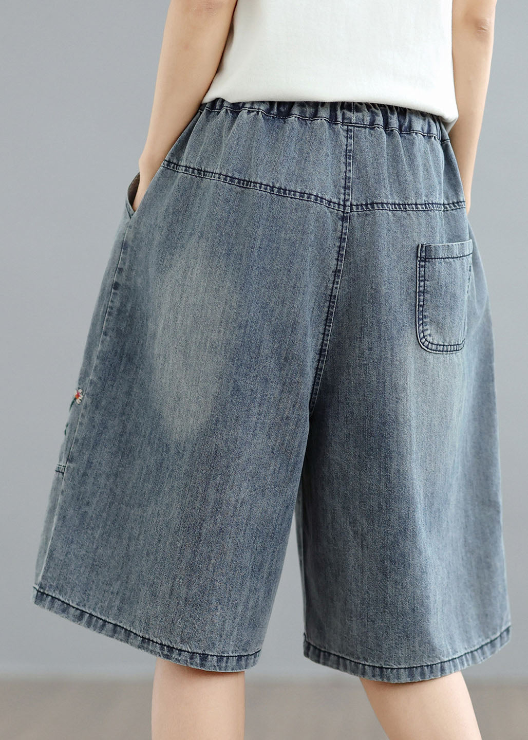 Women Blue Embroidered Pockets Denim Shorts Summer