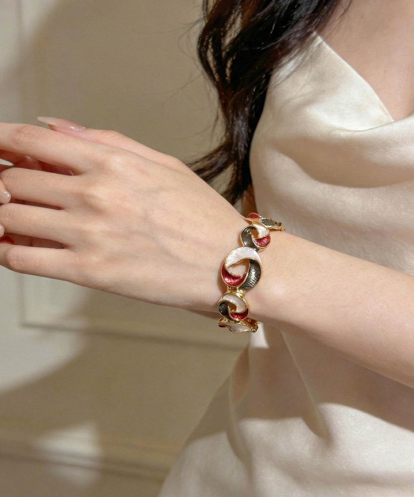 2026 New Coffee Alloy Hollow Out Floral Bangle