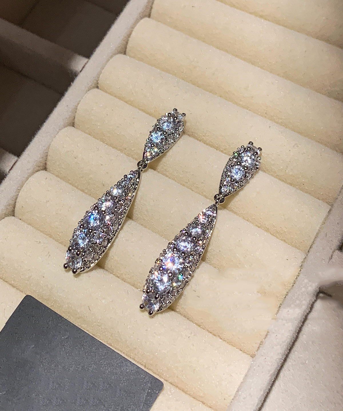 Beautiful High Quality Sparkling Zircon Drop Earrings