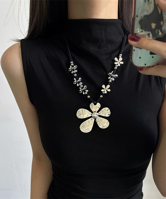 Bohemian Style Metal Flower Pendant Necklace