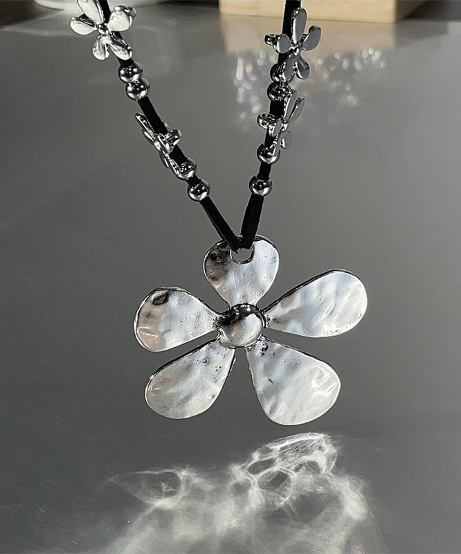 Bohemian Style Metal Flower Pendant Necklace
