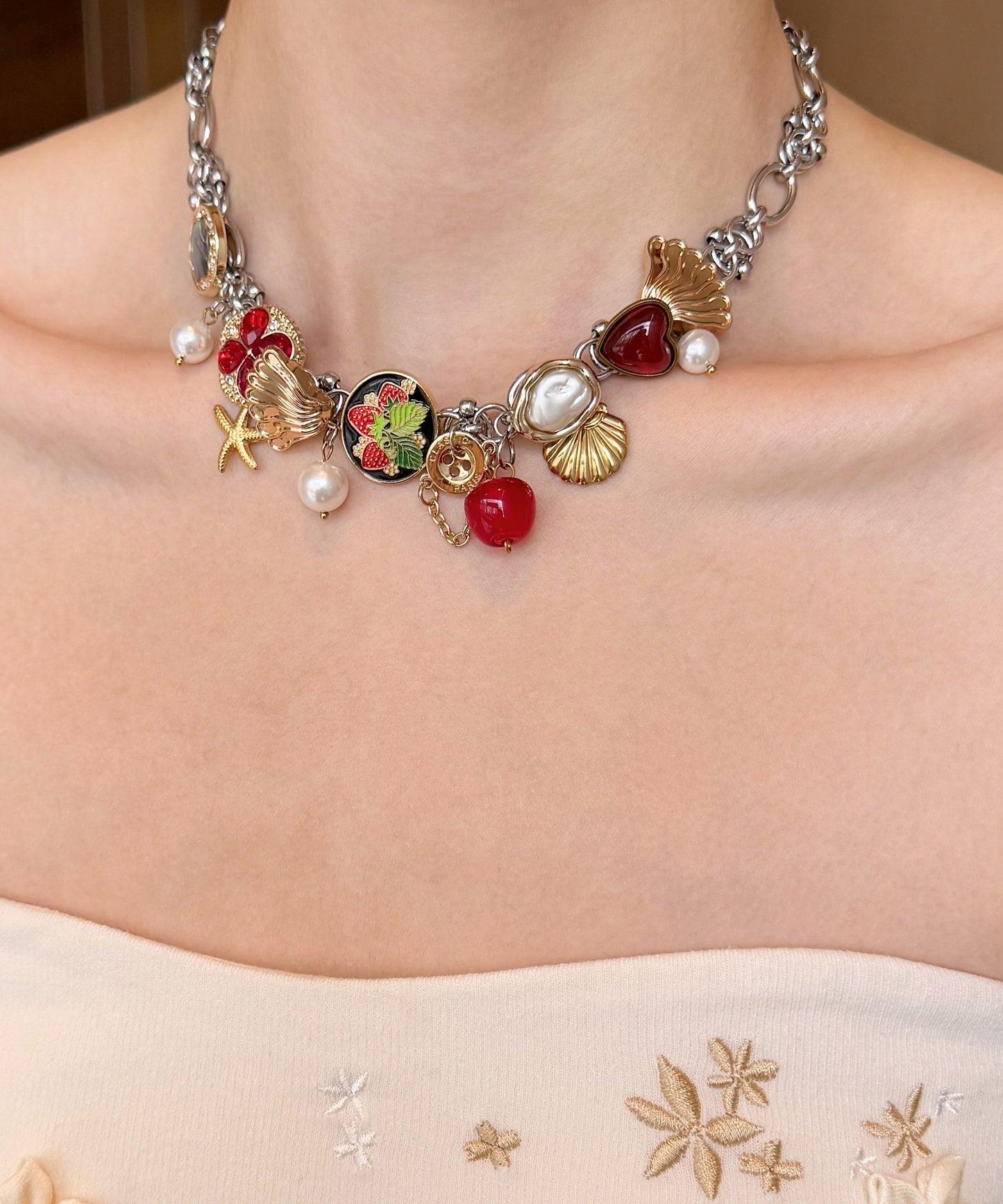 Elegant Red Strawberry Shell Pearl Adjustable Alloy Choke
