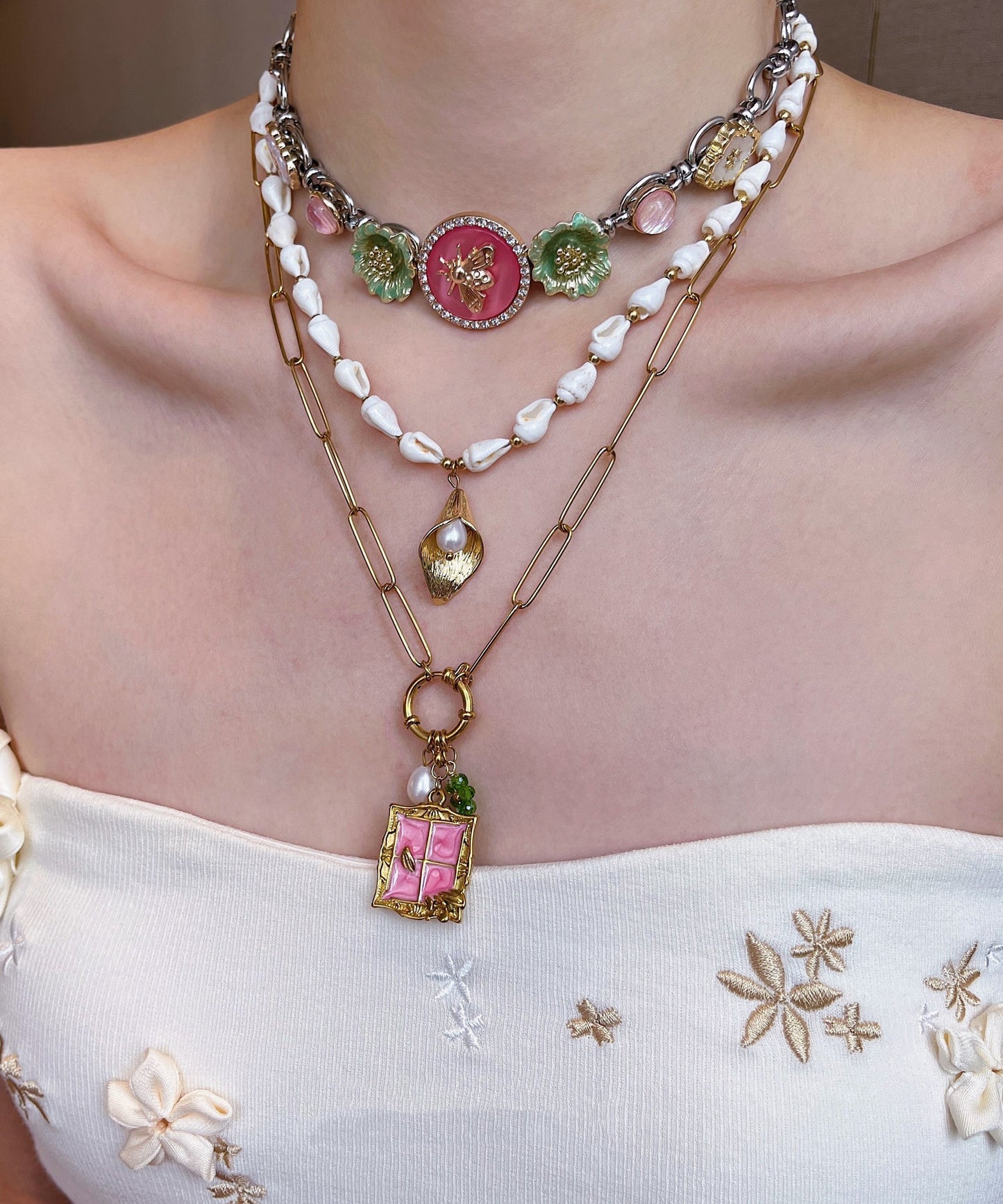 Elegant White Shell Floral Layering Alloy Three Piece Set Pendant Necklace