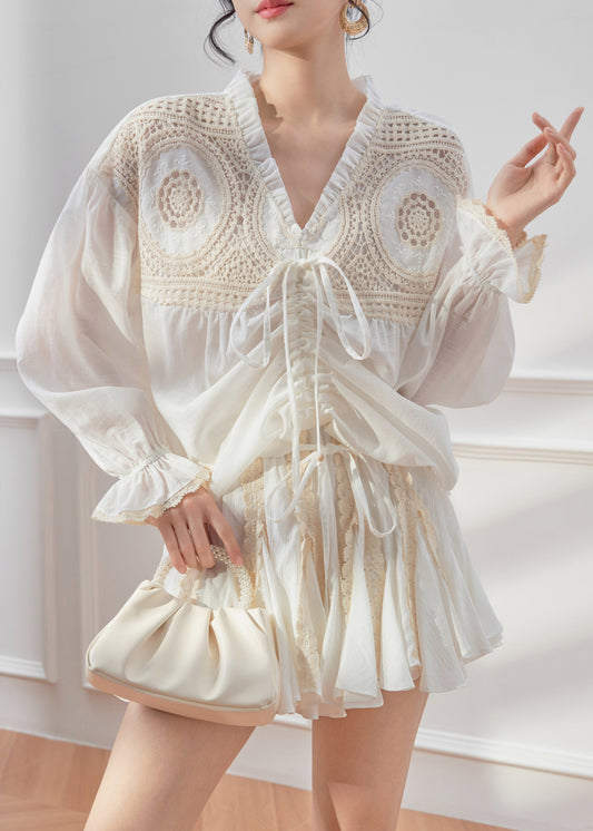 Conjunto de dos piezas de camisa blanca con cuello en V y cordón y falda para primavera