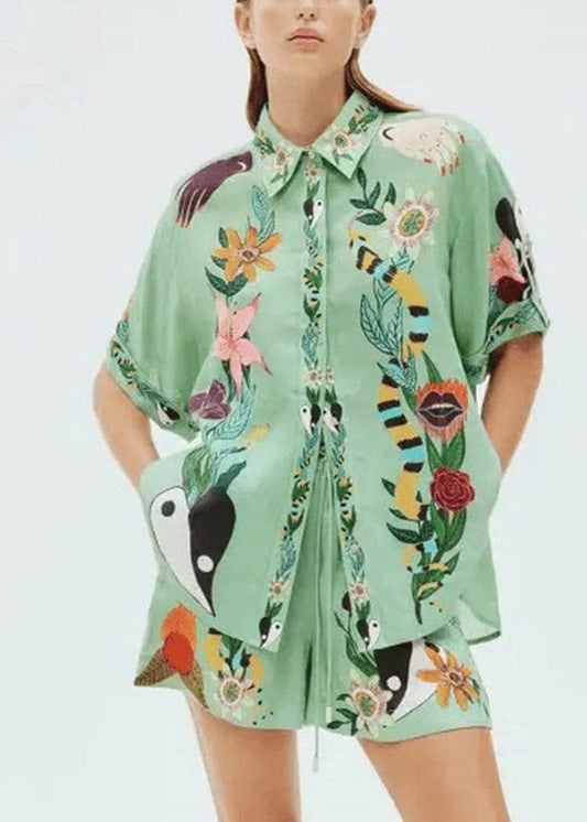 Conjunto de dos piezas de camisa y pantalones cortos con estampado de parches en algodón orgánico de manga corta